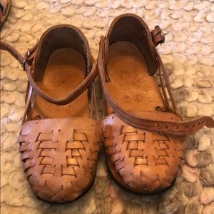 Toddler size 24 leather huarache sandals.
